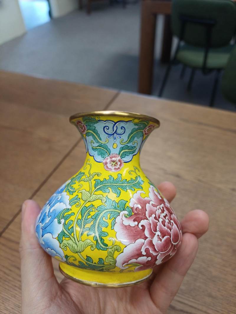 民國 銅胎畫琺瑯牡丹花卉紋瓶 《大清乾隆年製》款 | A Chinese painted enamel 'peonies' vase, Republic period, Qianlong mark - 图11
