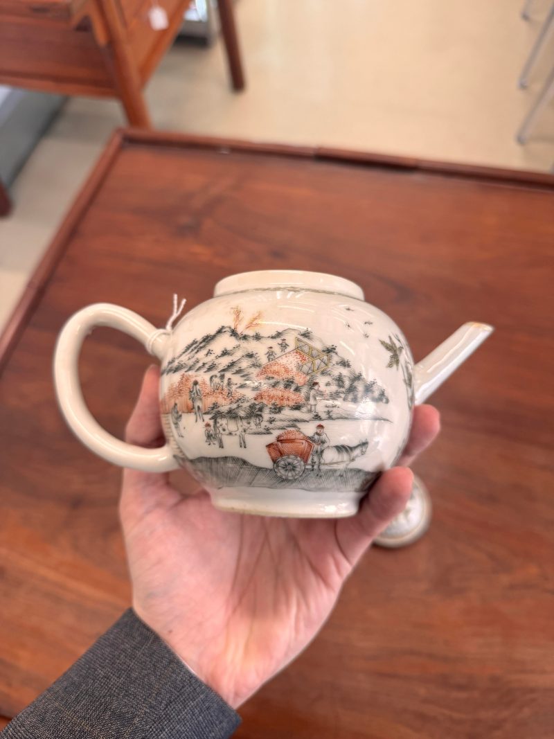 清乾隆 墨彩高粱收穫圖蓋壺 | Santos Collection | A rare Chinese export en-grisaille 'sorghum harvesting' teapot, Qing dynasty, Qianlong period - 图15