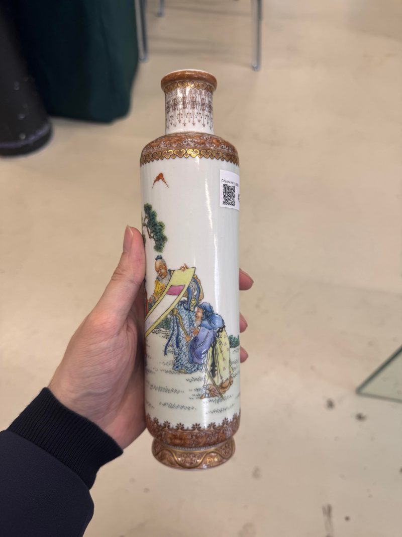 民國 粉彩松下雅聚圖筒式瓶 《懷仁堂製》款 | A fine Chinese famille-rose 'scholars' cylindrical vase, Republic period, Juren tang zhi mark - 图8