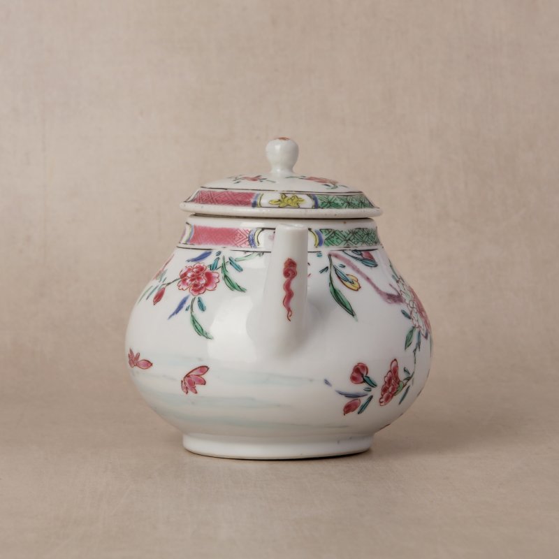 清乾隆 粉彩花卉紋蓋壼 | Santos Collection | A Chinese famille-rose 'floral' teapot, Qing dynasty, Qianlong period - 图4
