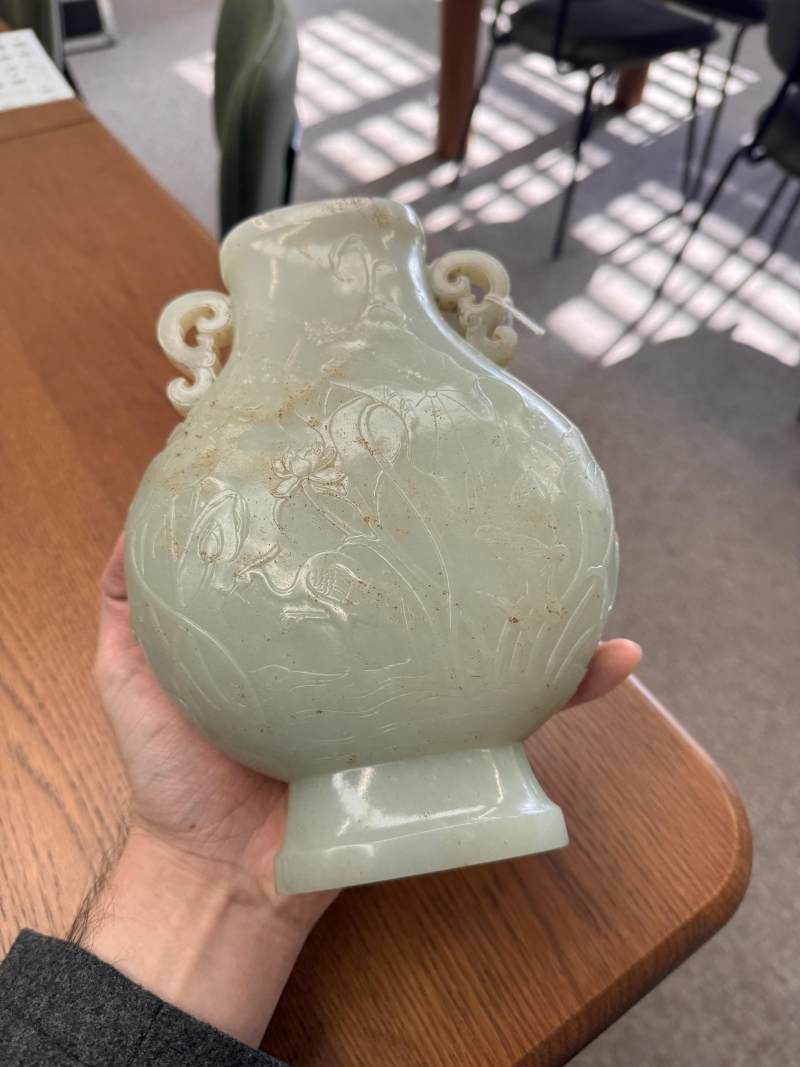清乾隆 青玉雕蓮塘清趣圖瓶 | A fine Chinese celadon jade 'lotus pond' vase, Qing dynasty, Qianlong period - 图19