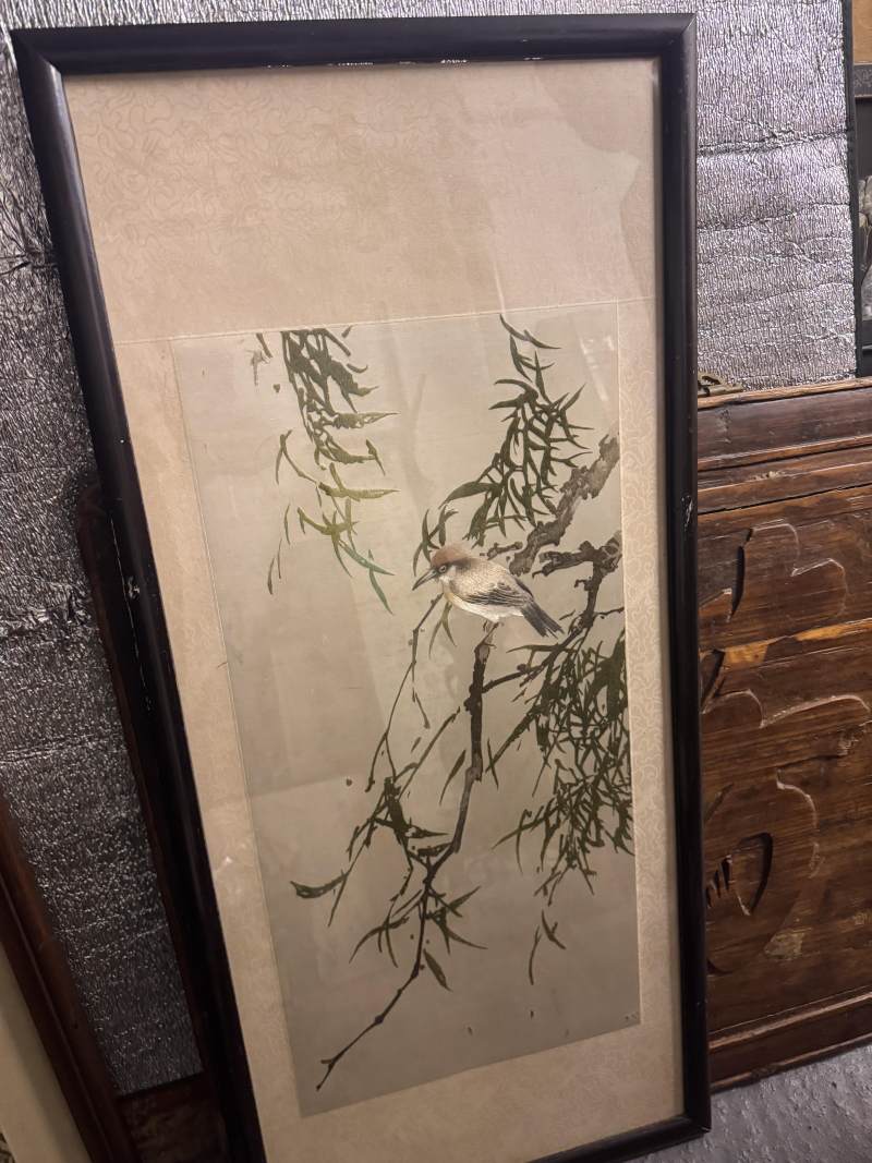 二十世紀 刺繡花鳥圖掛屏 | A Chinese embroidered silk 'bird' panel, 20th century
