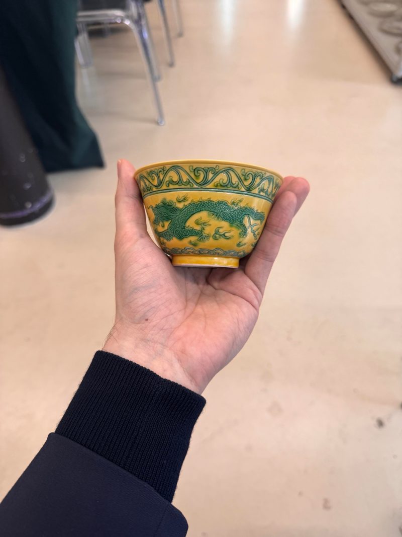 民國 黃地綠彩雲龍戲珠紋盌 《大清光緒年製》款 | A Chinese yellow-ground green-enamelled 'dragon' bowl, Republic period - 图8