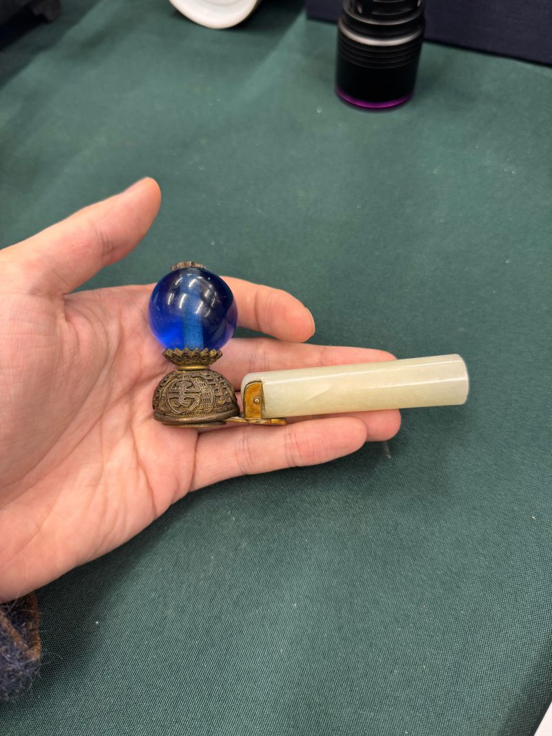 清 青玉北京藍料帽頂 | A Chinese celadon jade and peking glass mandarin hat finial, Qing dynasty - 图5