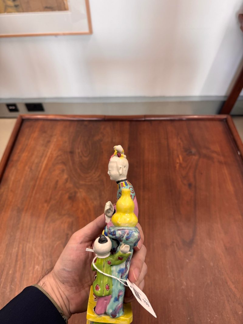 清乾隆 粉彩仕女與童子像 | Santos Collection | A Chinese export famille-rose figure of a lady and boy, Qing dynasty, Qianlong period - 图13