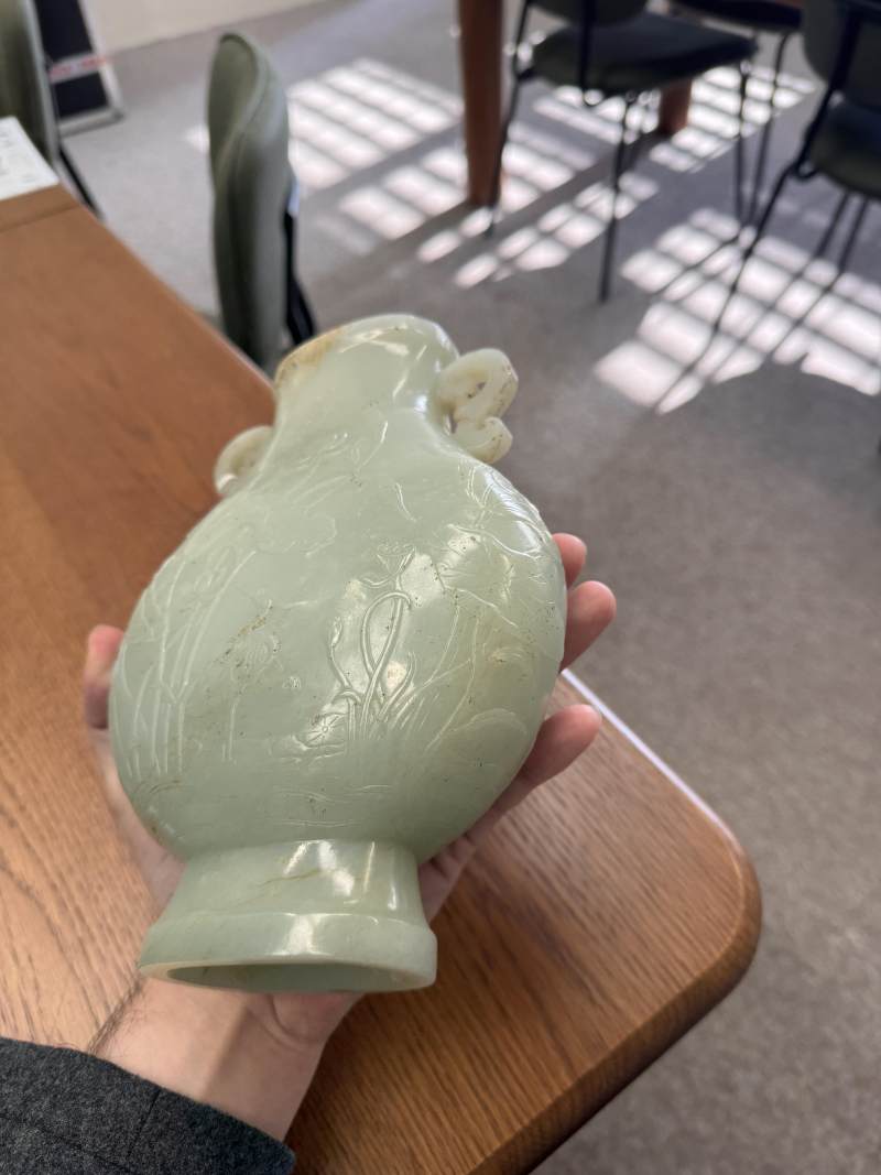 清乾隆 青玉雕蓮塘清趣圖瓶 | A fine Chinese celadon jade 'lotus pond' vase, Qing dynasty, Qianlong period - 图9