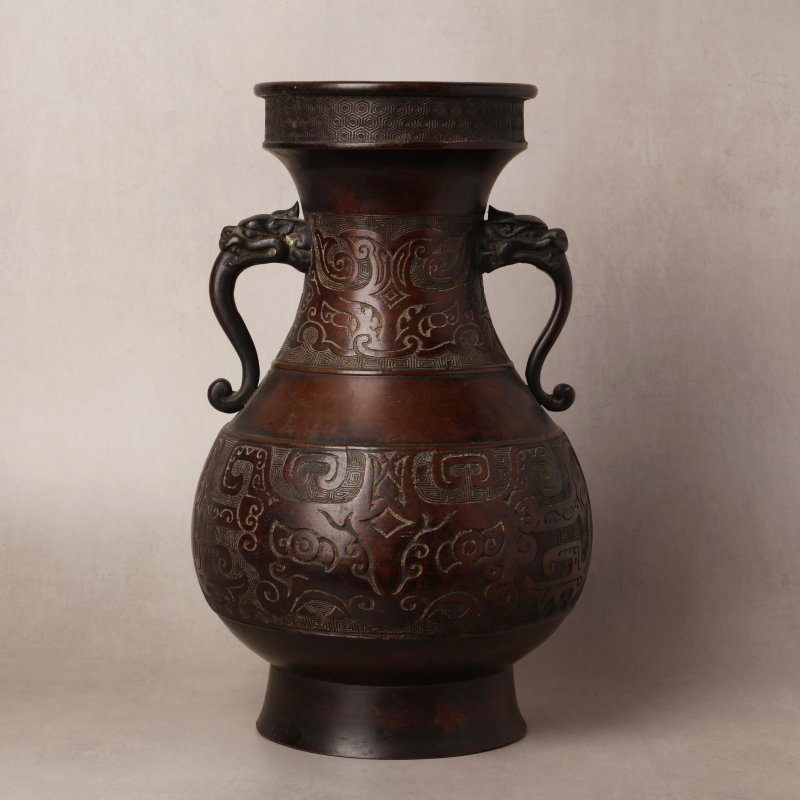 清十八/十九世紀 仿古青銅饕餮紋貫耳壺 | A Chinese archaistic bronze 'taotie' vase, hu, Qing dynasty, 18th/19th century - 图10