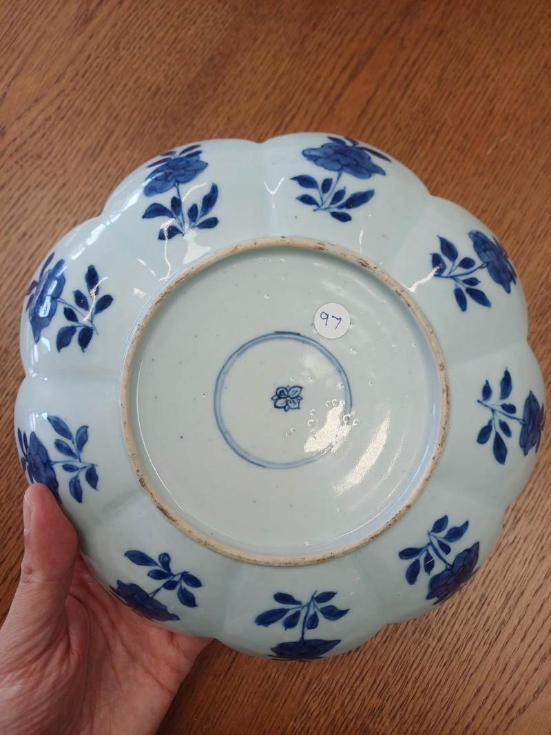 清十八世紀 青花猛虎圖花口盤 | A Chinese blue and white 'tiger' foliate dish, Qing dynasty, 18th century - 图7