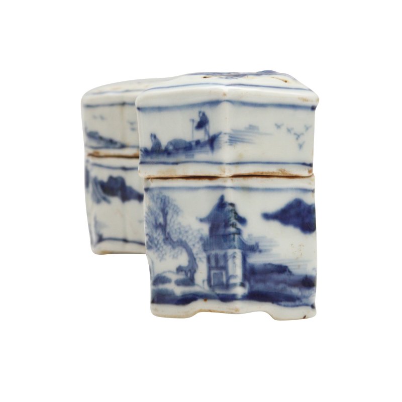 清十八至十九世紀 青花如意形蓋爐 《大清乾隆年製》款 | A Chinese blue and white sceptre-shaped censer and cover, Qing dynasty, 18th-19th century - 图3