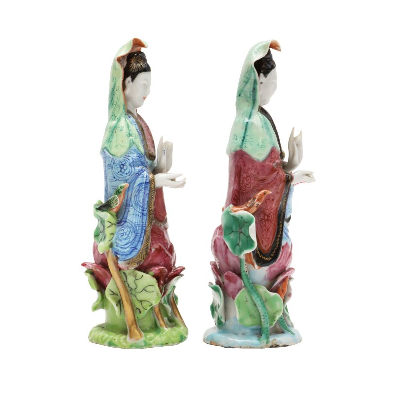 十九世紀 粉彩觀音菩薩立像一對 | Two Chinese famille-rose figures of Guanyin, 19th century - 图4