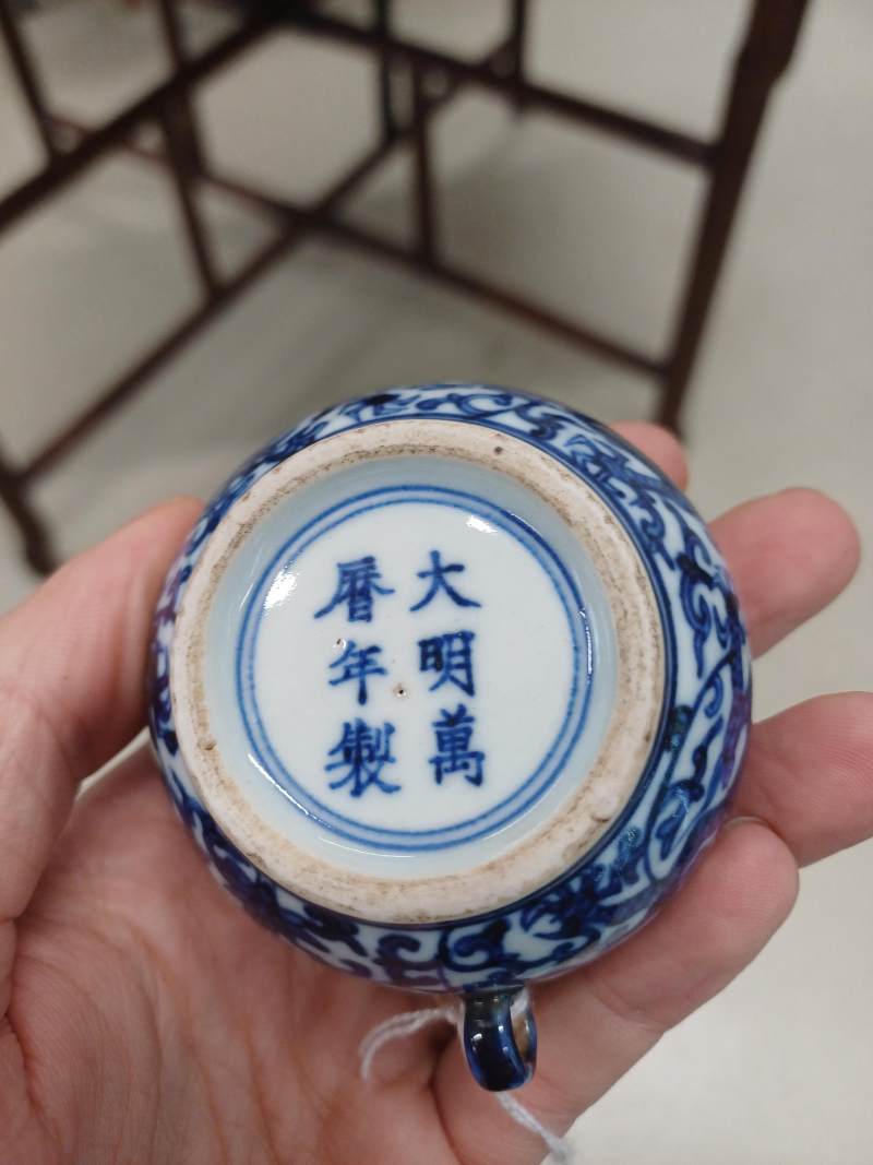 十九世紀 青花雲龍紋鳥食罐 《大明萬曆年製》款 | A Chinese Ming-style blue and white bird feeder, 19th century - 图7