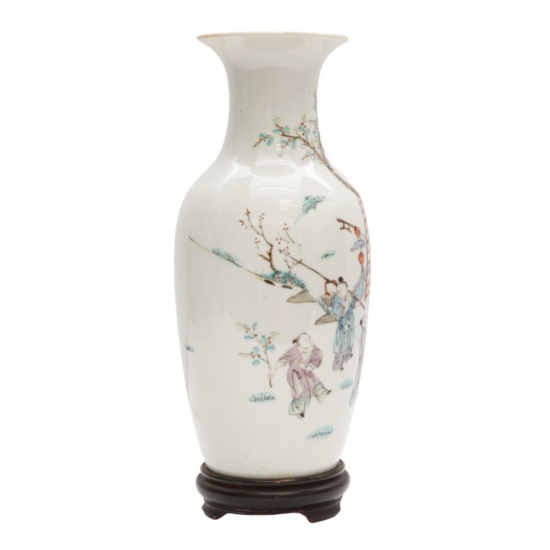 清十九/二十世紀 粉彩人物圖瓶 | A Chinese famille-rose 'figural' vase, Qing dynasty, 19th/20th century - 图3