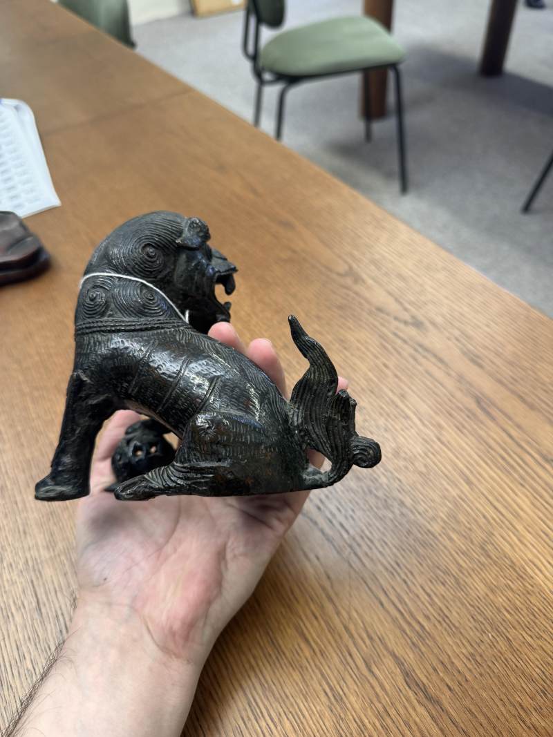 明 銅佛獅坐像 | A Chinese bronze figure of a lion dog, Ming dynasty - 图19