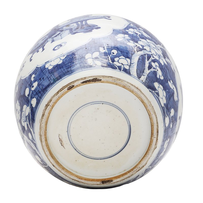 清康熙 青花博古圖罐 | A Chinese blue and white 'precious objects' jar, Qing dynasty, Kangxi period - 图5