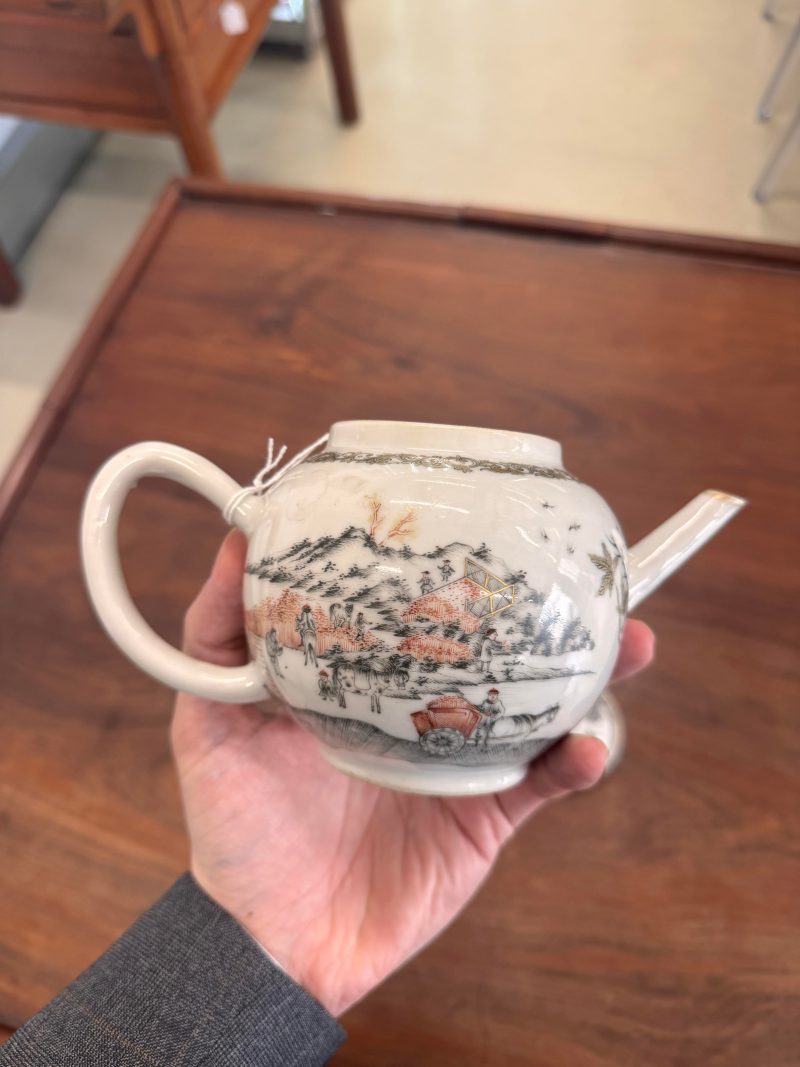 清乾隆 墨彩高粱收穫圖蓋壺 | Santos Collection | A rare Chinese export en-grisaille 'sorghum harvesting' teapot, Qing dynasty, Qianlong period - 图16