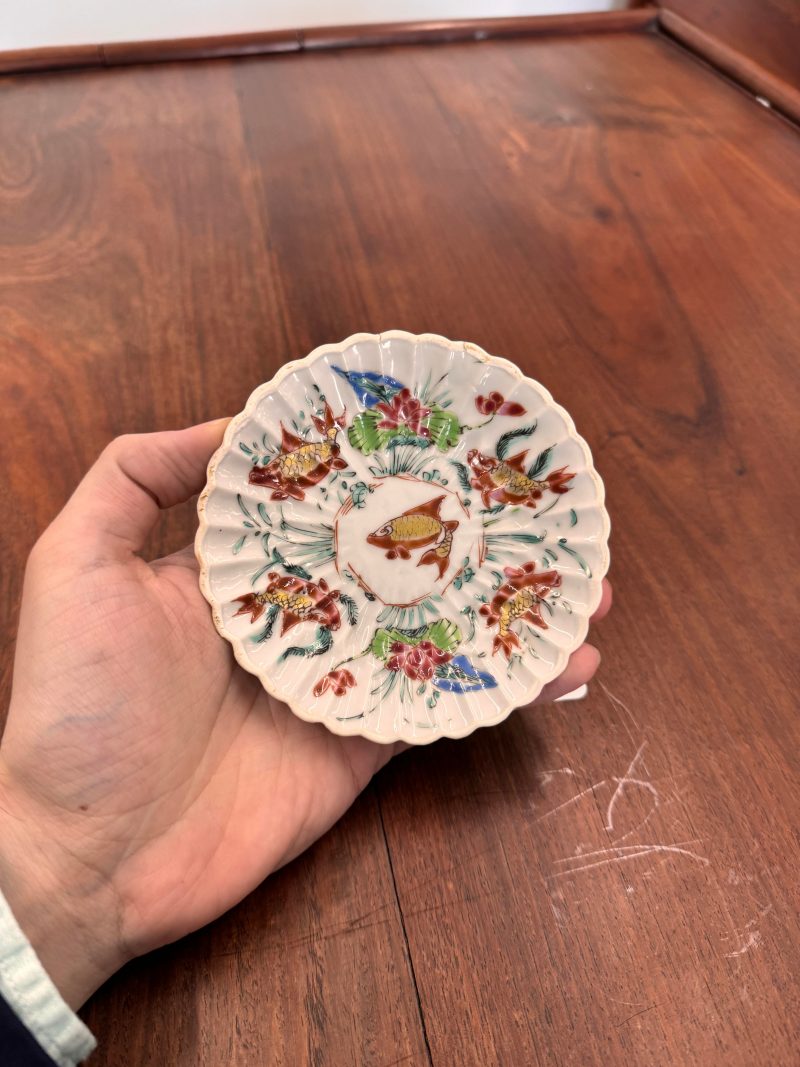 清雍正 粉彩荷塘金魚紋盃及小盤 | Santos Collection | A Chinese export famille-rose 'carp and lotus' cup and saucer, Qing dynasty, Yongzheng period - 图6