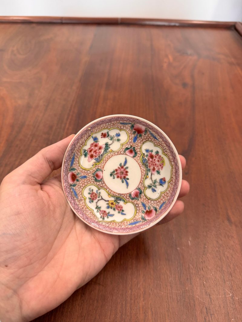 清雍正 外銷花卉紋薄胎盃及小盤兩對 | A pair of Chinese 'eggshell' famille-rose ‘floral’ cups and saucers, Qing dynasty, Yongzheng period - 图5