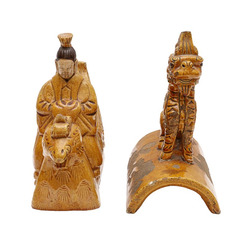 明 / 清 褐釉瑞獸瓦件 一組兩件 | Two Chinese amber-glazed 'mythical beast' roof tiles, Ming/Qing dynasty - 图2