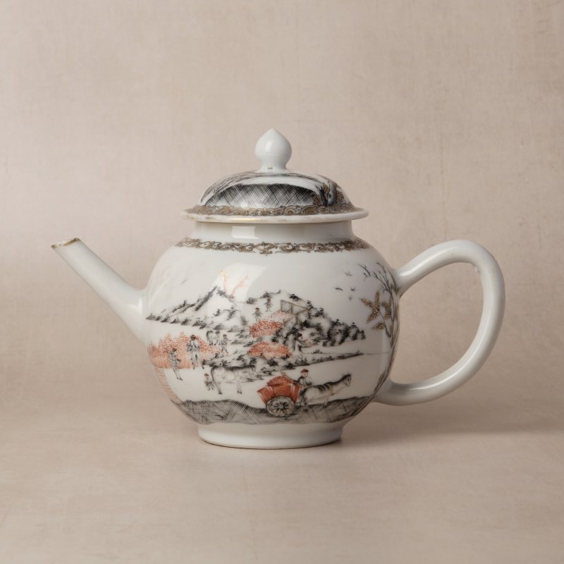 清乾隆 墨彩高粱收穫圖蓋壺 | Santos Collection | A rare Chinese export en-grisaille 'sorghum harvesting' teapot, Qing dynasty, Qianlong period