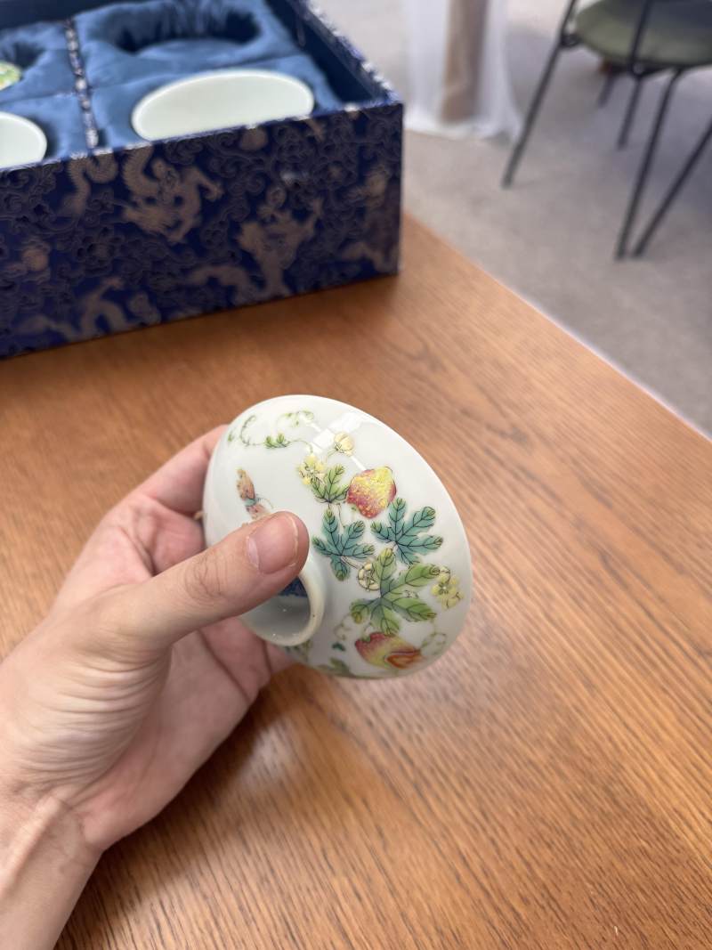 清道光 粉彩癩瓜紋蓋盌一對 《大清道光年製》款 | Santos Collection | A pair of fine Chinese famille-rose 'bitter melon' bowls and covers, Qing dynasty, Daoguang mark and period - 图2