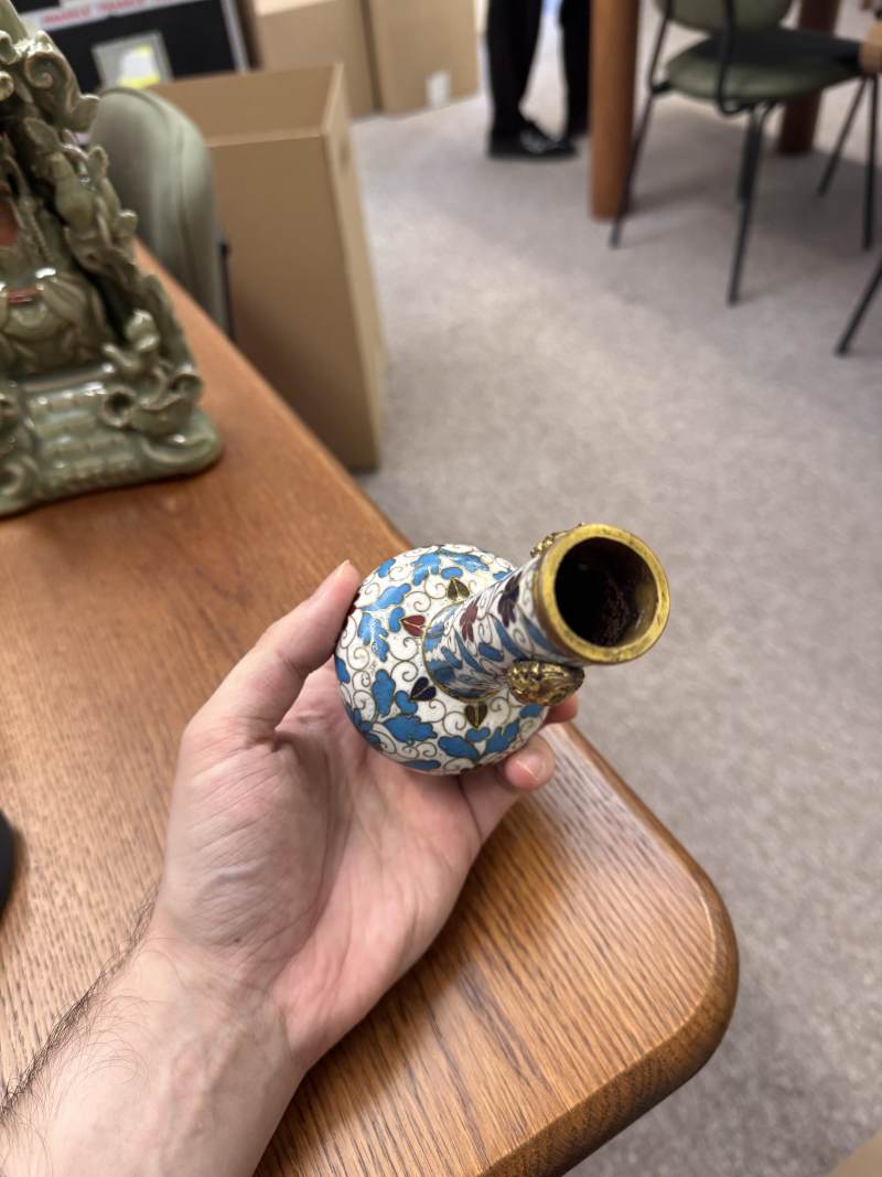 明十六/十七世紀 掐絲琺瑯掐絲菊紋銅胎鎏金瓶 《景泰年製》款 | A Chinese cloisonné enamel and gilt-bronze 'chrysanthemum' vase, Ming dynasty, 16th/17th century - 图23