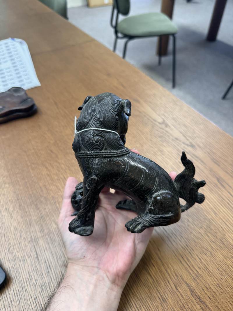 明 銅佛獅坐像 | A Chinese bronze figure of a lion dog, Ming dynasty - 图9