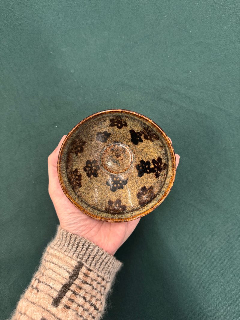 南宋 吉州窰剪紙貼花梅花紋盌 | Santos Collection | A fine Chinese Jizhou 'papercut' 'prunus' bowl, Southern Song dynasty - 图7