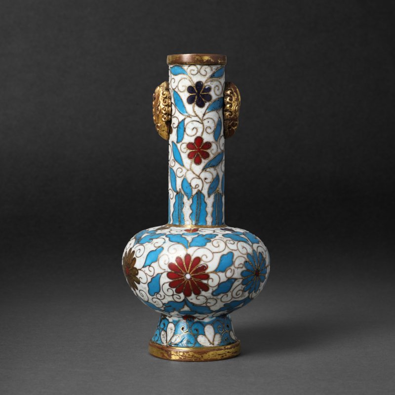 明十六/十七世紀 掐絲琺瑯掐絲菊紋銅胎鎏金瓶 《景泰年製》款 | A Chinese cloisonné enamel and gilt-bronze 'chrysanthemum' vase, Ming dynasty, 16th/17th century - 图13