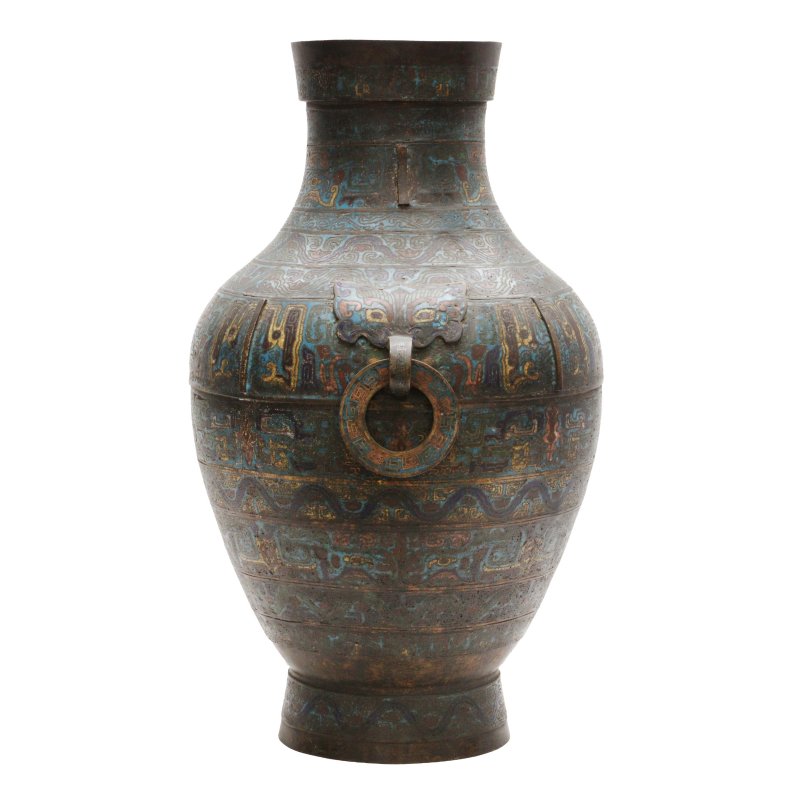 十八/十九世紀 銅胎掐絲琺瑯饕餮紋瓶 | A large Chinese cloisonné enamel bronze 'taotie' vase, 18th/19th century - 图2