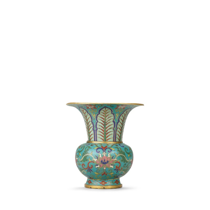 清十八世紀 銅胎掐絲琺瑯纏枝蓮紋壁瓶 | A CLOISONNÉ ENAMEL 'LOTUS' WALL VASE - 图1