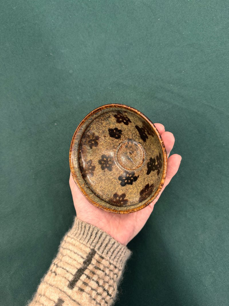 南宋 吉州窰剪紙貼花梅花紋盌 | Santos Collection | A fine Chinese Jizhou 'papercut' 'prunus' bowl, Southern Song dynasty - 图25