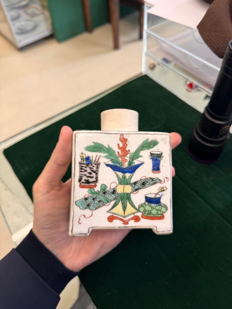 清康熙 粉彩花卉紋茶蓋罐 | Santos Collection | A Chinese export famille-rose tea caddy, Qing dynasty, Kangxi period - 图18