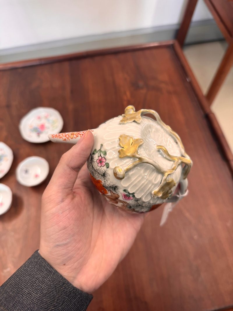清雍正 粉彩魚藻紋蓋壼 | Santos Collection | A Chinese export famille-rose 'fish pond' teapot, Qing dynasty, Yongzheng period - 图29