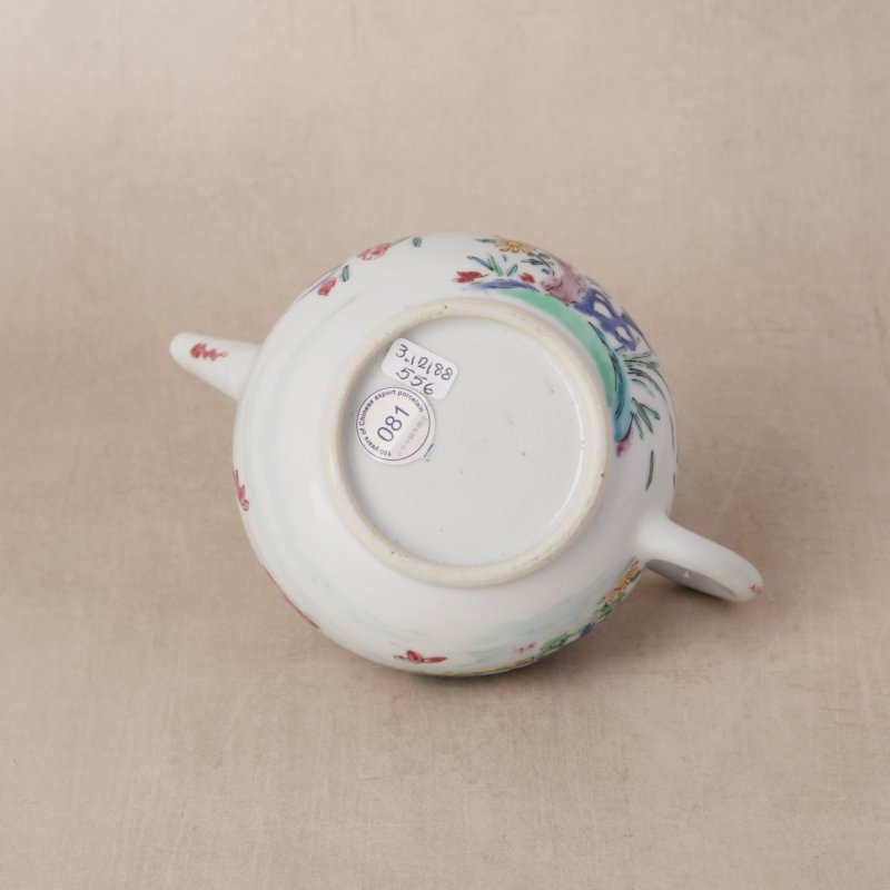 清乾隆 粉彩花卉紋蓋壼 | Santos Collection | A Chinese famille-rose 'floral' teapot, Qing dynasty, Qianlong period - 图5