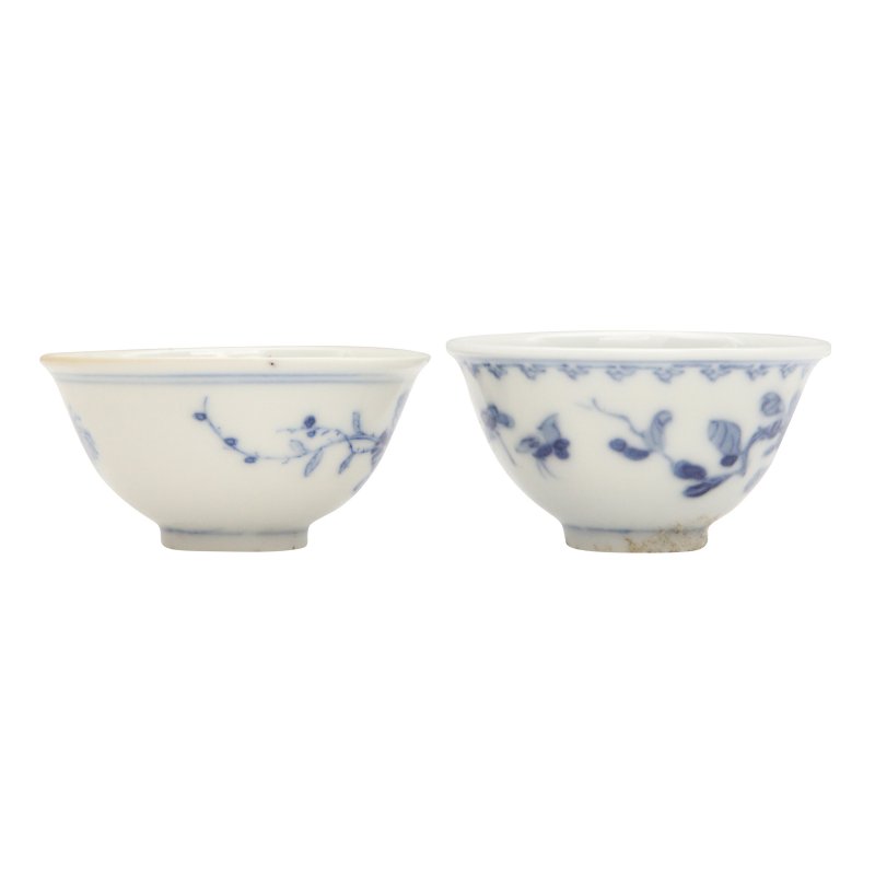 清光緒 青花花卉紋小盃 一組兩件《大清光緒年製》款 | Two small Chinese blue and white 'floral' cups, Qing dynasty, Guangxu period - 图3