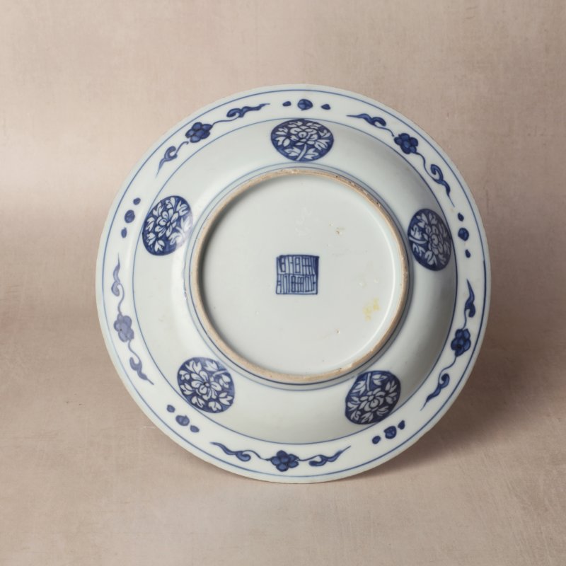 明 青花鹿鶴同春圖盤 | Santos Collection | A Chinese blue and white 'deer and crane' dish, Ming dynasty - 图2