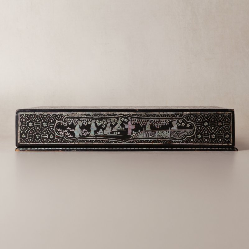 十七至十八世紀 黑漆嵌螺鈿山水人物圖蓋盒 | A Chinese lac burgauté box and cover, 17th-18th century - 图3