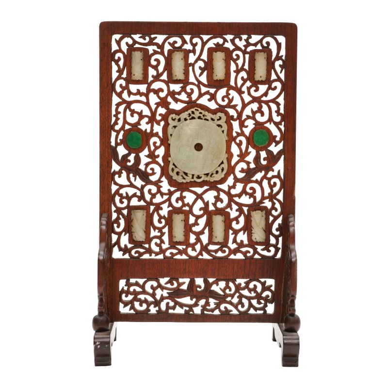 民國 木嵌玉石人物圖屏 | A Chinese jade-inlaid wood table screen, Republic period