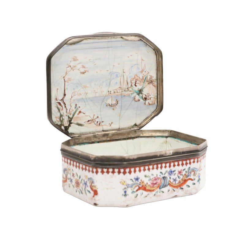 清乾隆 銅胎畫琺瑯西洋人物故事圖鼻煙盒 | A Chinese painted enamel 'European subject' snuff box, Qing dynasty, Qianlong period - 图7