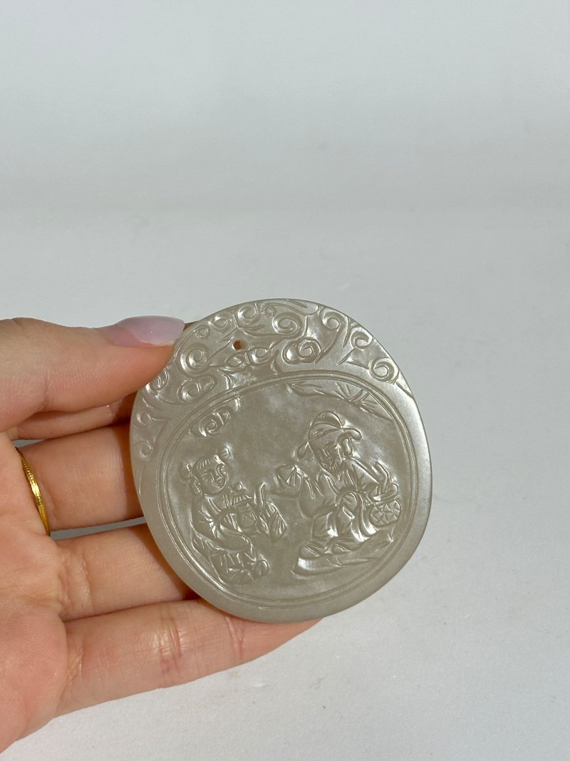 十九/二十世紀 青白玉⌈山水⌋、⌈荷⌋、⌈李白⌋牌三枚 及座 | THREE GREENISH WHITE JADE PLAQUES - 图6