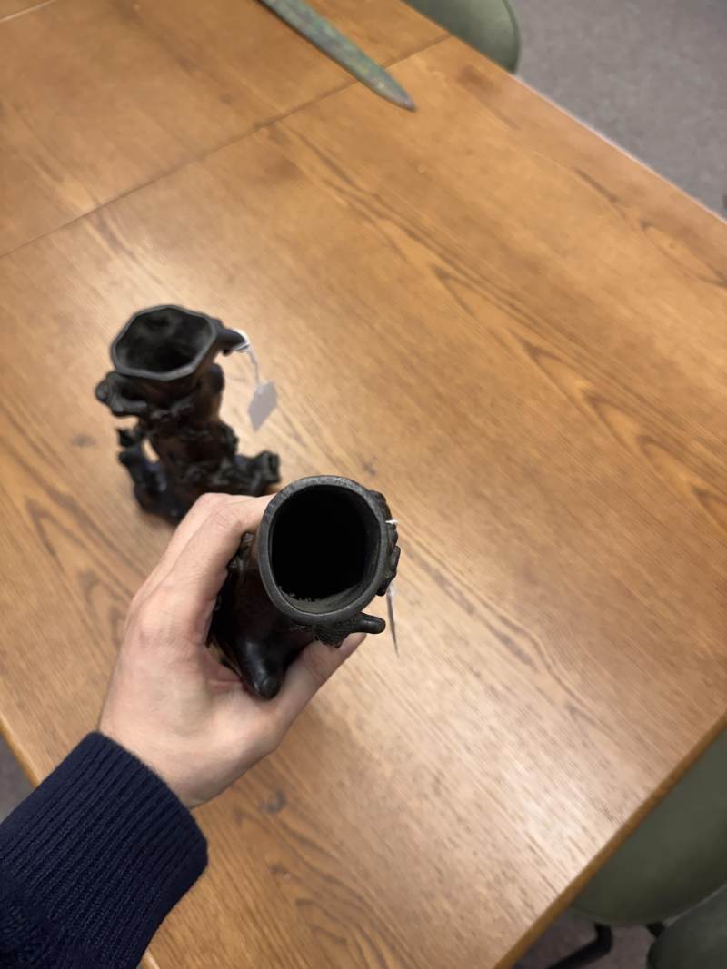 明末至清初 十七世紀 銅臘梅紋瓶一對 | A pair of Chinese bronze 'prunus' vases, late Ming-early Qing dynasty, 17th century - 图27