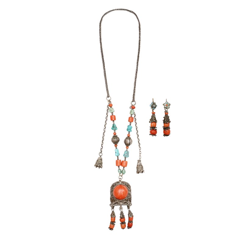 清十九世紀 銀嵌珊瑚及綠松石項鏈及耳環一組三件 | A Chinese silver, coral and turquoise necklace and earrings, 19th century