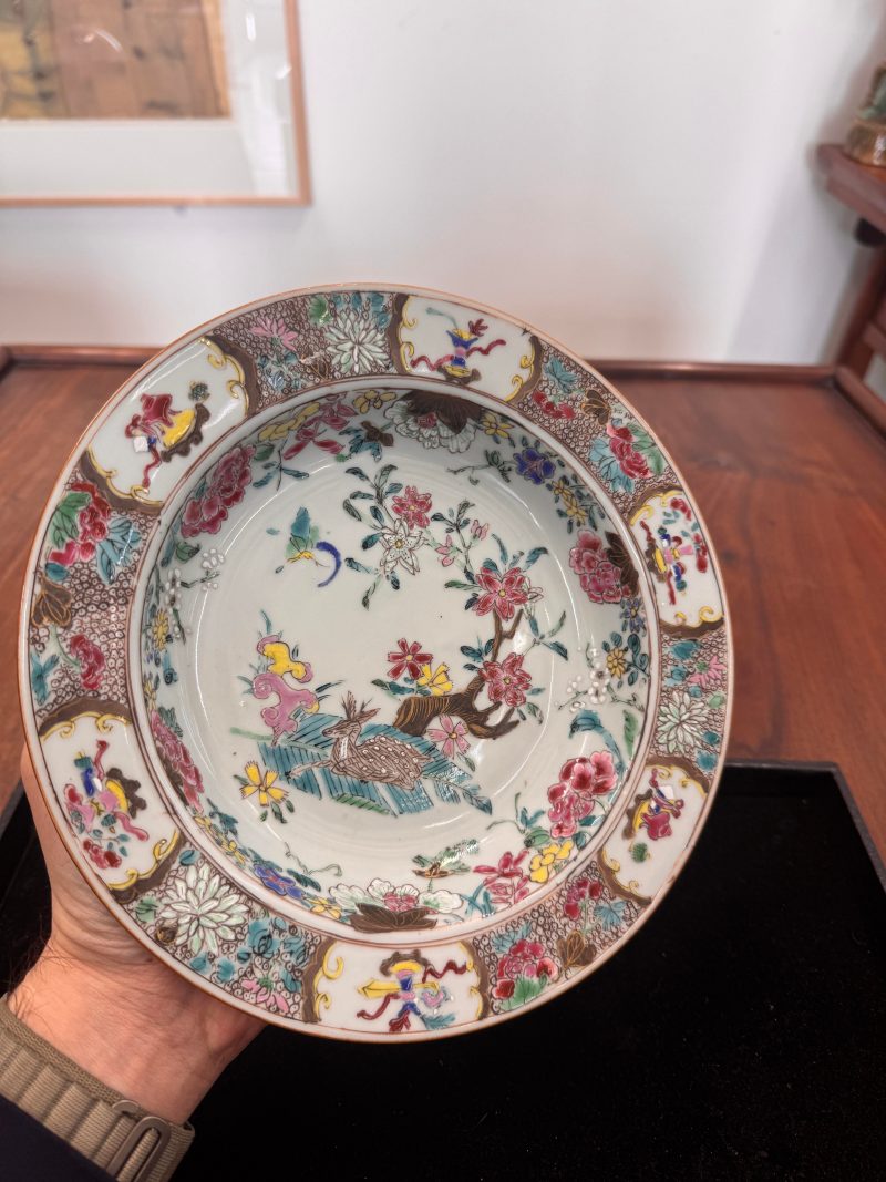 清雍正 粉彩壽鹿圖紋盤 | A Chinese famille-rose 'deer' dish, Qing dynasty, Yongzheng period - 图3