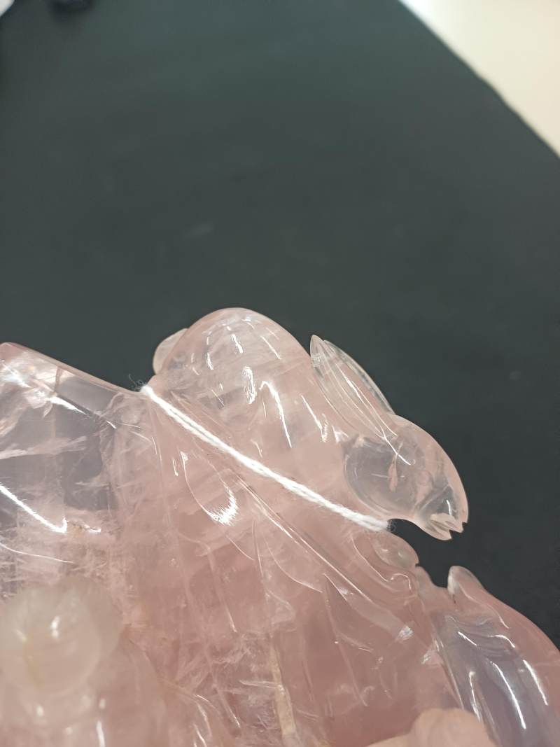 二十世紀 粉晶雕仙人把件 | A large Chinese rose quartz carved 'immortals' group, 19th/20th century - 图7