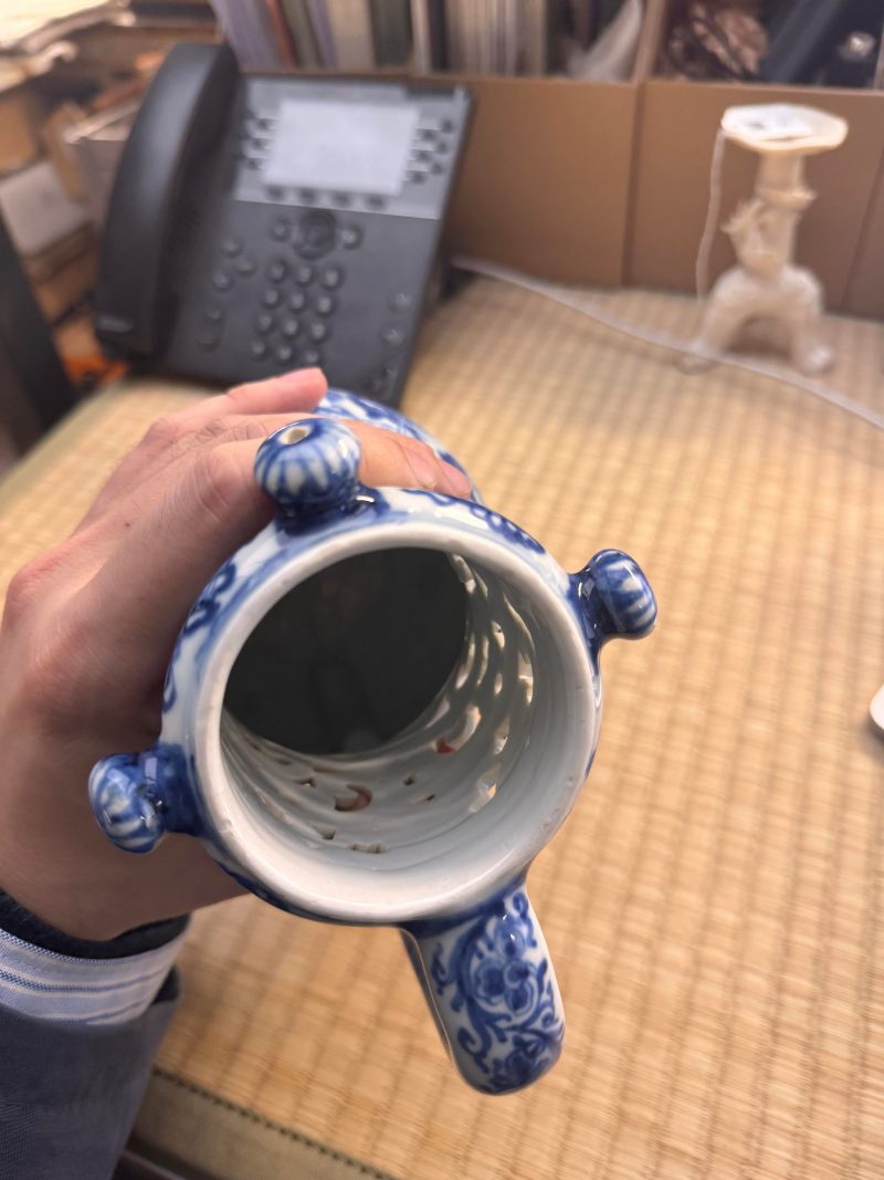 清康熙 青花庭院仕女圖執壺 | Santos Collection | A rare Chinese export blue and white 'puzzle' jug, Qing dynasty, Kangxi period - 图22