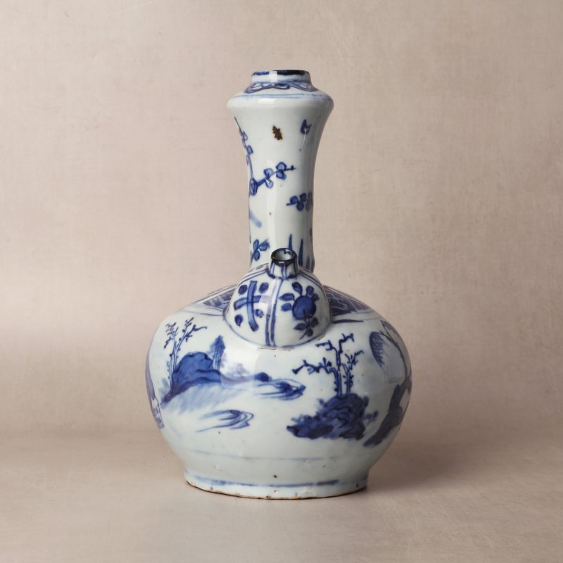 明崇禎/過渡期 青花人物故事圖軍持 | Santos Collection | A Chinese blue and white 'figural' kendi, Transitional period, Chongzhen period - 图17