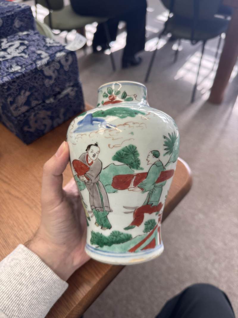 十七世紀 五彩高士圖瓶 | Santos Collection | A Chinese wucai 'official and attendant' vase, 17th century - 图3