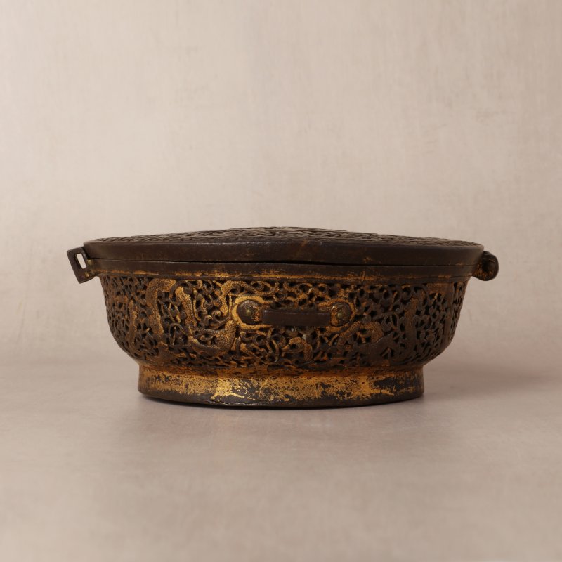 十五/十六世紀 西藏東部德格 鐵鋄金鏤空龍紋蓋盒 | A rare Tibetan gilt-damascened iron bowl box and cover, Derge, Eastern Tibet, 15th/16th century - 图12