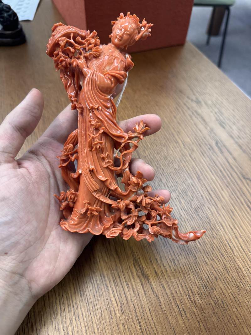 十九世紀 珊瑚雕麻姑獻壽像 | λ A fine Chinese carved coral figure of a Magu, 19th century - 图5