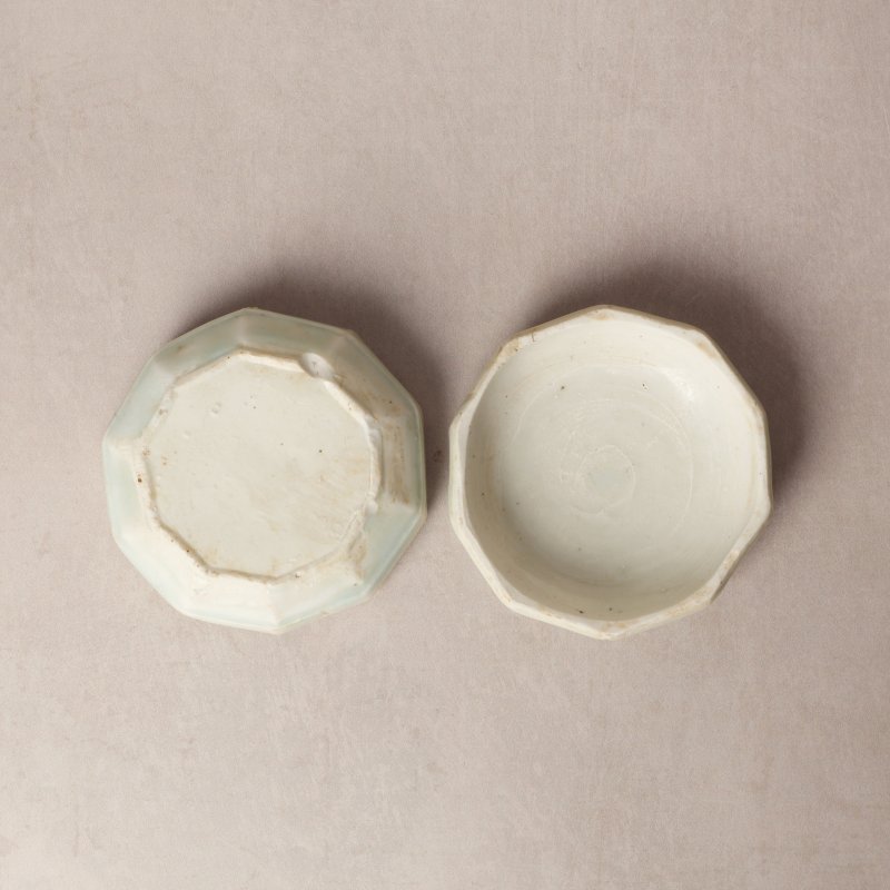 南宋 青白釉花卉紋蓋盒 | A Chinese Qingbai 'floral lattice' box and cover, Southern Song dynasty - 图4